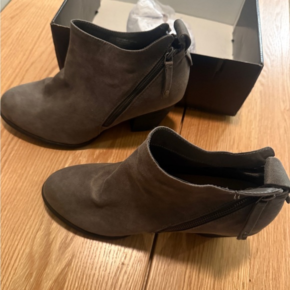 Torrid Gray Side Zip Heel Booties – Size 10.5 – Never Worn w/ Box - Picture 3 of 6